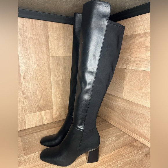 *NEW* Women's DKNY Cora Knee High Boots Black (w/silver) on heel suede, Size 7.5 - Picture 1 of 9